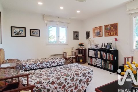 Сasa de 6 dormitorios en venta en Torredembarra, Tarragona, Cataluña, Spain № 4653 - foto 15