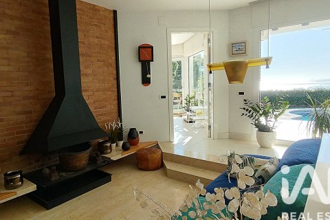 Сasa de 6 dormitorios en venta en Torredembarra, Tarragona, Cataluña, Spain № 4653 - foto 9