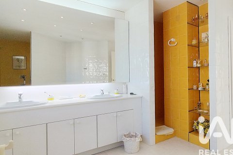 Сasa de 6 dormitorios en venta en Torredembarra, Tarragona, Cataluña, Spain № 4653 - foto 23