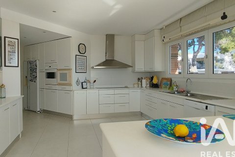 Сasa de 6 dormitorios en venta en Torredembarra, Tarragona, Cataluña, Spain № 4653 - foto 13