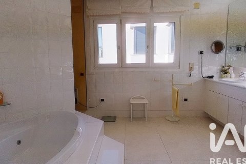Сasa de 6 dormitorios en venta en Torredembarra, Tarragona, Cataluña, Spain № 4653 - foto 22