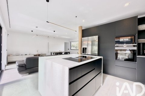 Сasa de 4 dormitorios en venta en Sant Pere de Ribes, Barcelona, Cataluña, Spain № 7466 - foto 9