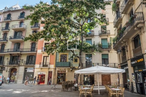 Apartamento de 2 dormitorios en venta en Barcelona, Cataluña, Spain № 8546 - foto 24