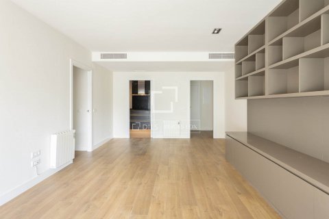 3 bedrooms apartment for sale in Barcelona, Catalonia, Spain № 8545 - photo 12