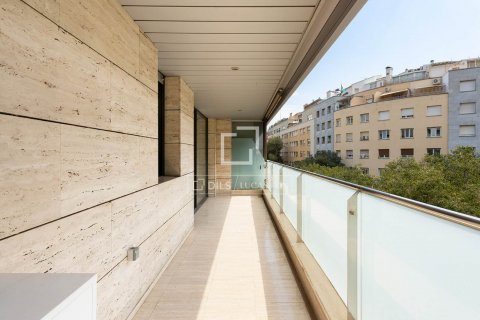 3 bedrooms apartment for sale in Barcelona, Catalonia, Spain № 8545 - photo 3