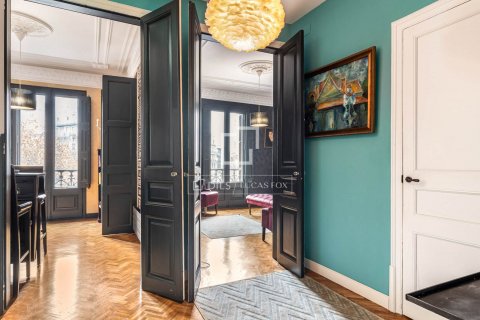 Apartamento de 4 dormitorios en venta en Barcelona, Cataluña, Spain № 8544