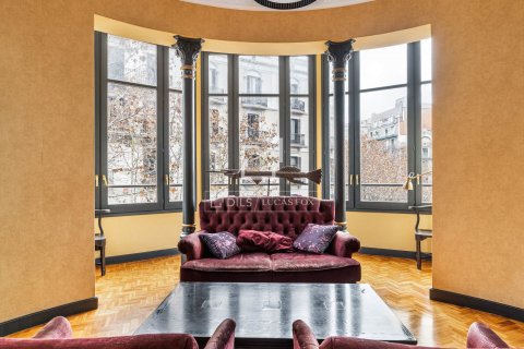4 bedrooms apartment for sale in Barcelona, Catalonia, Spain № 8544 - photo 2