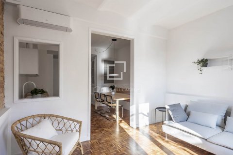 Apartamento de 2 dormitorios en venta en Barcelona, Cataluña, Spain № 8549