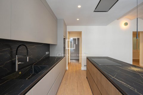 Купить квартиру в Барселона, Испания с 4 спальни, 204м², № 8550 - фото 9