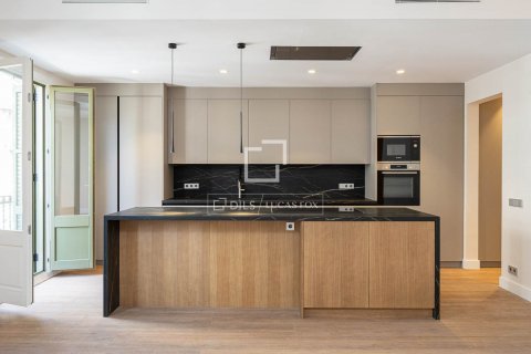 Купить квартиру в Барселона, Испания с 4 спальни, 204м², № 8550 - фото 5
