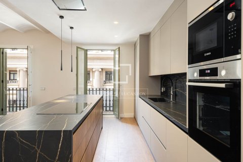 Купить квартиру в Барселона, Испания с 4 спальни, 204м², № 8550 - фото 8