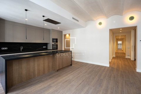 Купить квартиру в Барселона, Испания с 4 спальни, 204м², № 8550 - фото 7