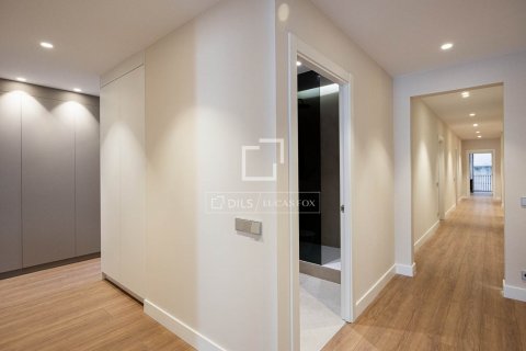 Купить квартиру в Барселона, Испания с 4 спальни, 204м², № 8550 - фото 11