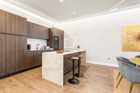 2 bedrooms apartment for sale in Barcelona, Catalonia, Spain № 8547 - photo 13