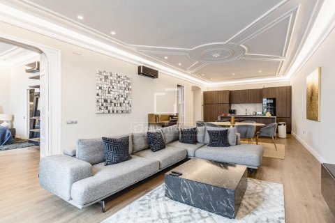 Apartamento de 2 dormitorios en venta en Barcelona, Cataluña, Spain № 8547