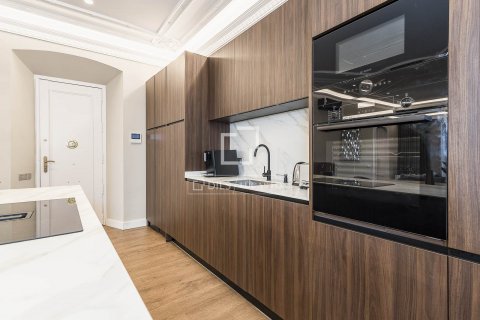 2 bedrooms apartment for sale in Barcelona, Catalonia, Spain № 8547 - photo 15
