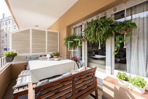 Apartamento de 5 dormitorios en venta en Barcelona, Cataluña, Spain № 8798 - foto 9