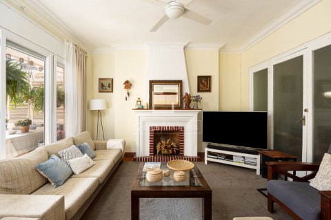 Apartamento de 5 dormitorios en venta en Barcelona, Cataluña, Spain № 8798 - foto 3