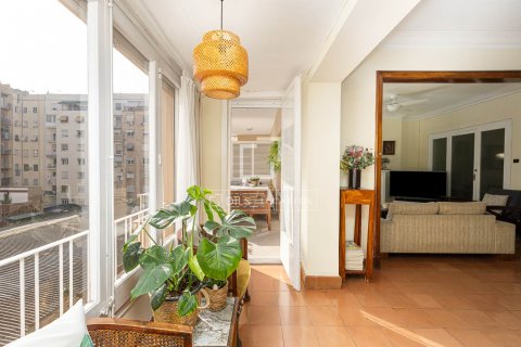 Apartamento de 5 dormitorios en venta en Barcelona, Cataluña, Spain № 8798 - foto 7