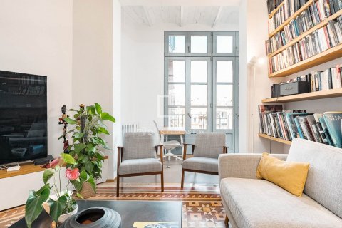 Apartamento de 4 dormitorios en venta en Barcelona, Cataluña, Spain № 8796 - foto 2
