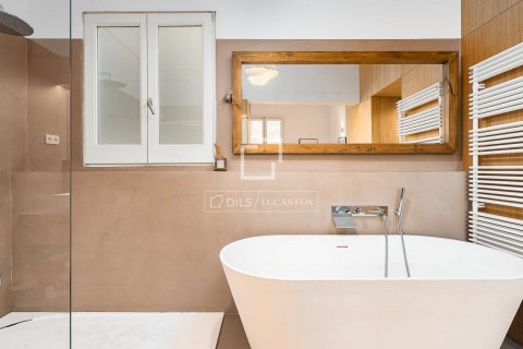 Apartamento de 4 dormitorios en venta en Barcelona, Cataluña, Spain № 8796 - foto 22