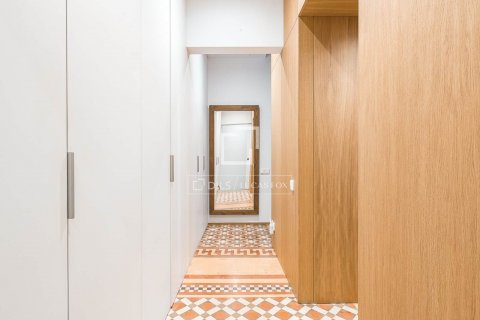 Apartamento de 4 dormitorios en venta en Barcelona, Cataluña, Spain № 8796 - foto 14