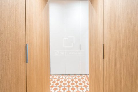 Apartamento de 4 dormitorios en venta en Barcelona, Cataluña, Spain № 8796 - foto 15