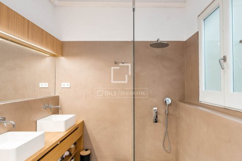 Apartamento de 4 dormitorios en venta en Barcelona, Cataluña, Spain № 8796 - foto 25