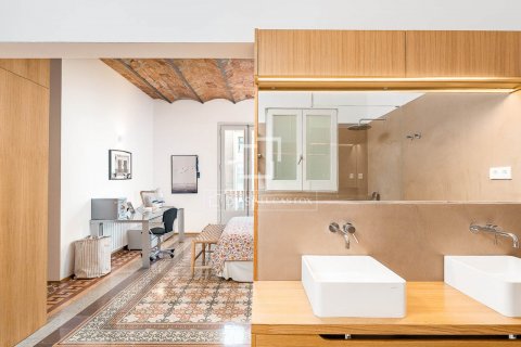 Apartamento de 4 dormitorios en venta en Barcelona, Cataluña, Spain № 8796 - foto 24