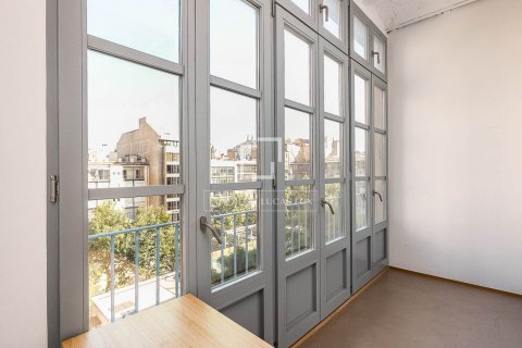 Apartamento de 4 dormitorios en venta en Barcelona, Cataluña, Spain № 8796 - foto 6