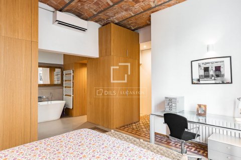 Apartamento de 4 dormitorios en venta en Barcelona, Cataluña, Spain № 8796 - foto 20