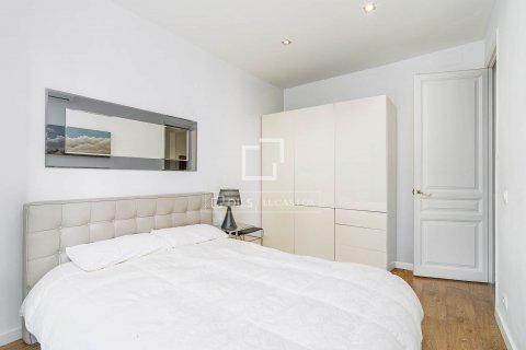 Apartamento de 2 dormitorios en venta en Barcelona, Cataluña, Spain № 8797 - foto 5