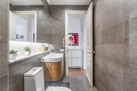 Apartamento de 2 dormitorios en venta en Barcelona, Cataluña, Spain № 8797 - foto 11