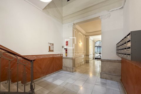 Apartamento de 2 dormitorios en venta en Barcelona, Cataluña, Spain № 8797 - foto 29