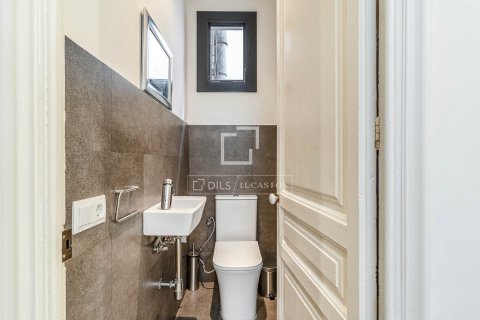 Apartamento de 2 dormitorios en venta en Barcelona, Cataluña, Spain № 8797 - foto 21