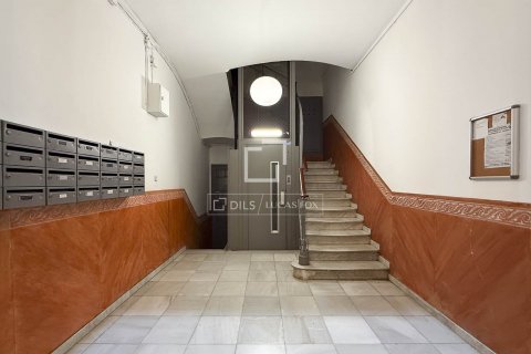 Apartamento de 2 dormitorios en venta en Barcelona, Cataluña, Spain № 8797 - foto 30