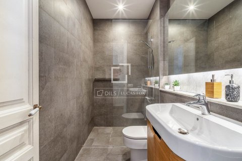 Apartamento de 2 dormitorios en venta en Barcelona, Cataluña, Spain № 8797 - foto 9