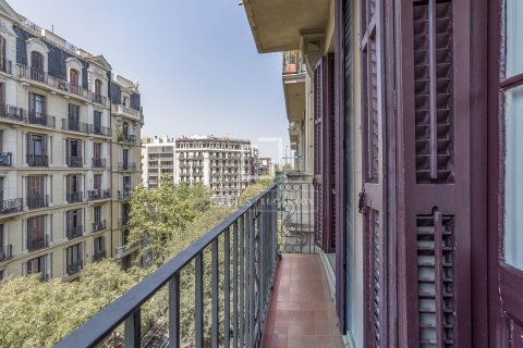 Apartamento de 2 dormitorios en venta en Barcelona, Cataluña, Spain № 8797 - foto 2