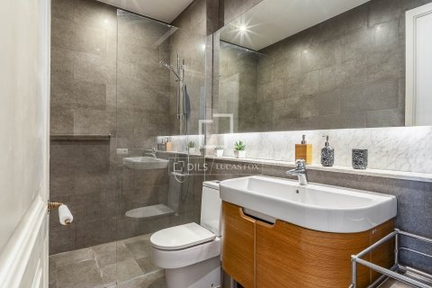Apartamento de 2 dormitorios en venta en Barcelona, Cataluña, Spain № 8797 - foto 4