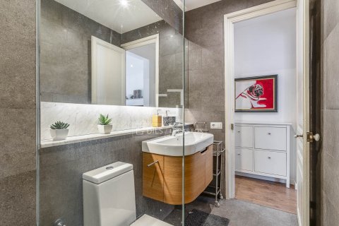 Apartamento de 2 dormitorios en venta en Barcelona, Cataluña, Spain № 8797 - foto 10