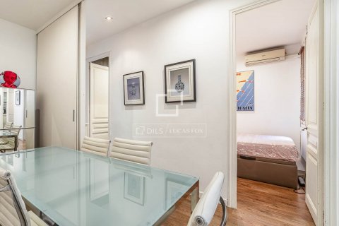 Apartamento de 2 dormitorios en venta en Barcelona, Cataluña, Spain № 8797 - foto 16