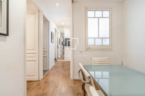 Apartamento de 2 dormitorios en venta en Barcelona, Cataluña, Spain № 8797 - foto 12