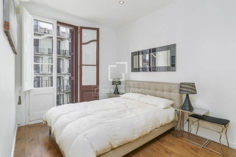 Apartamento de 2 dormitorios en venta en Barcelona, Cataluña, Spain № 8797 - foto 28