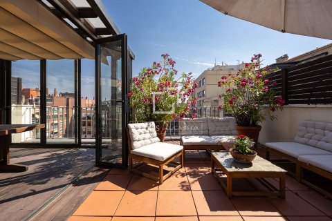 Ático de 2 dormitorios en venta en Barcelona, Cataluña, Spain № 8800