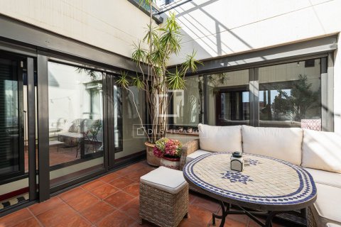 Купить пентхаус в Барселона, Испания с 2 спальни, 84м², № 8800 - фото 22