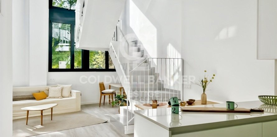 Dúplex de 4 dormitorios en venta en Barcelona, Cataluña, Spain № 7836