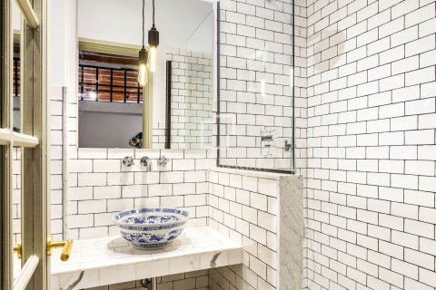 Apartamento de 1 dormitorio en venta en Barcelona, Cataluña, Spain № 8740 - foto 26
