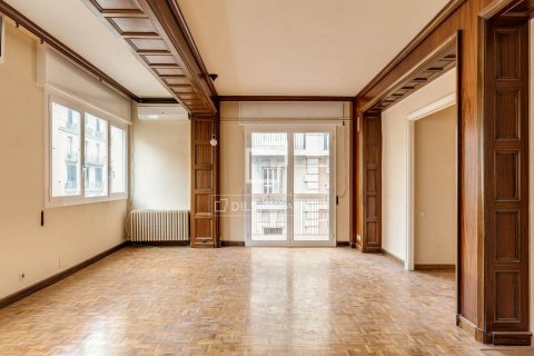 Квартира с 4 спальнями в Барселоне, Каталония, Испания № 8738