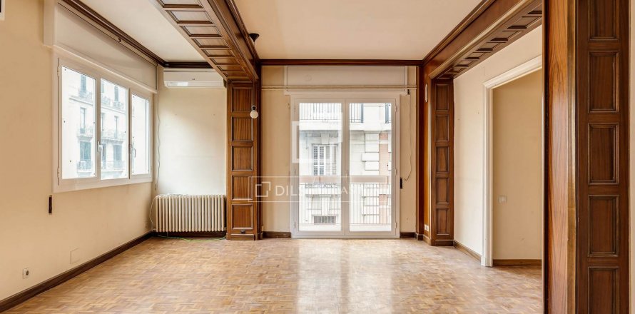 Квартира с 4 спальнями в Барселоне, Каталония, Испания № 8738
