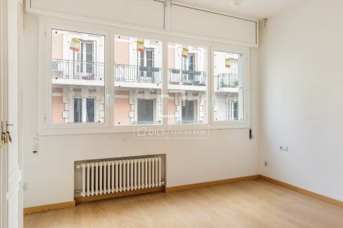 Купить квартиру в Барселона, Испания с 4 спальни, 120м², № 8738 - фото 18